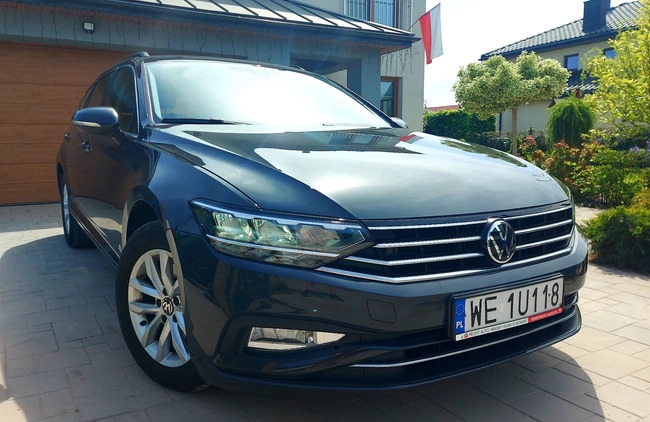 Volkswagen Passat cena 93698 przebieg: 80000, rok produkcji 2020 z Pasłęk małe 79